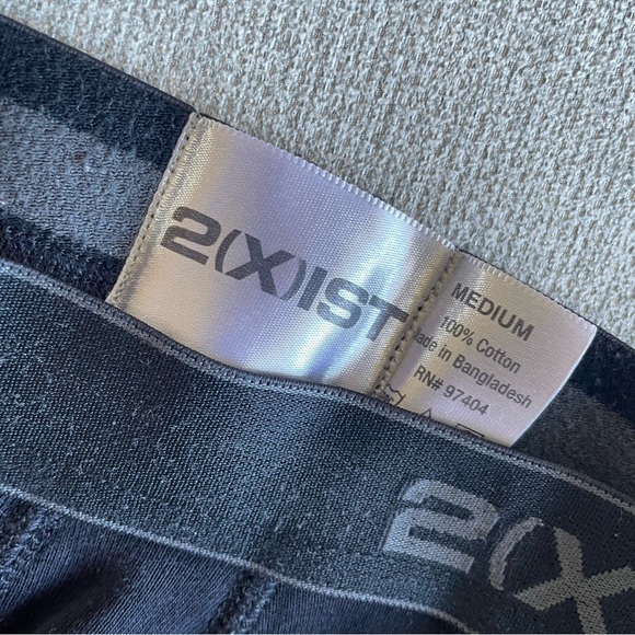 2Xist Men’s Black Briefs Medium - Picture 2 of 3